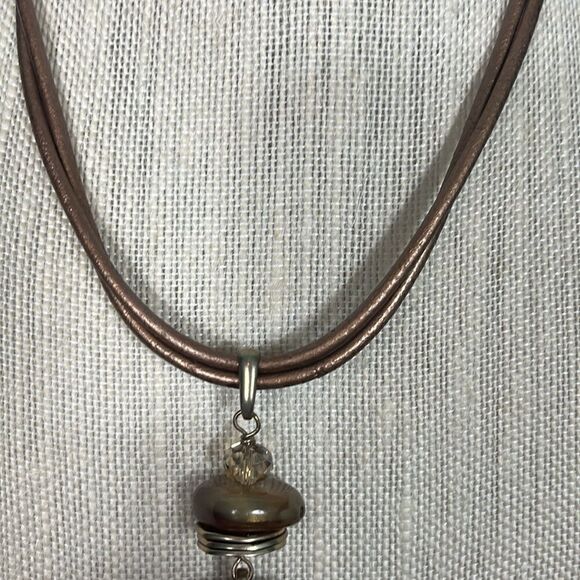 Chico’s Brass hammered pendant w/beaded accent on 17” leather strap & expander - Picture 3 of 7